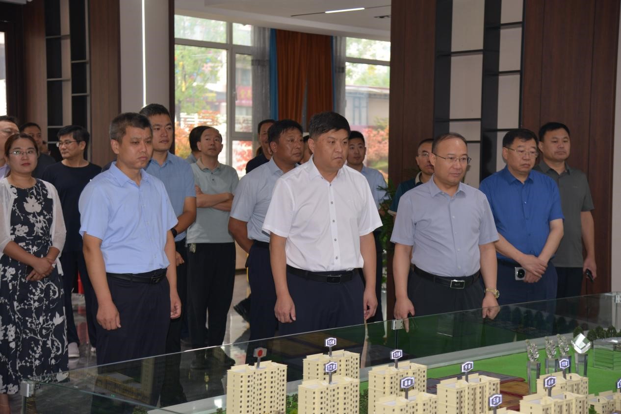 密州街道现场调度会首站观摩鑫城东苑名邸二期项目